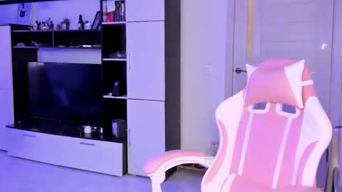 ms_emily_ online show from 24, 3, 2026