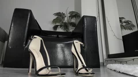 Snapshot of ms_enigma chatting on 25, 2, 2025 Goddess. Miss. Lady. Queen. Madam Milady online show from 25, 2, 2025