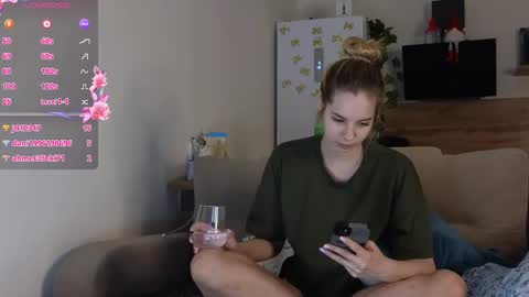Snapshot of ms_foryou chatting on 12, 1, 2025 Ms ForYOU online show from 12, 1, 2025