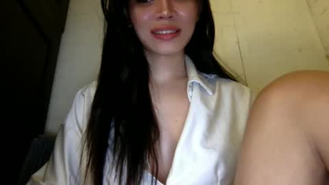 Snapshot of ms_guniguni chatting on 10, 9, 2025 Lara online show from 10, 9, 2025