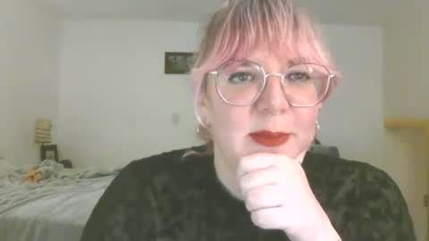 Snapshot of ms_rosiecozy chatting on 27, 6, 2026 Rose online show from 27, 6, 2026