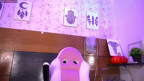 Manuela  online show from 23, 1, 2025