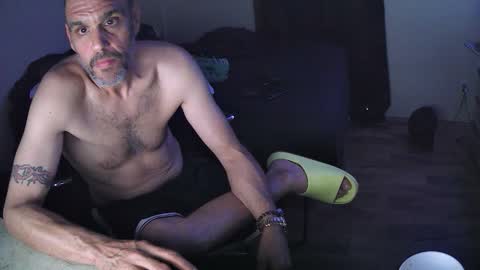 Snapshot of muffdiver718 chatting on 19, 5, 2026 Muffdiver online show from 19, 5, 2026