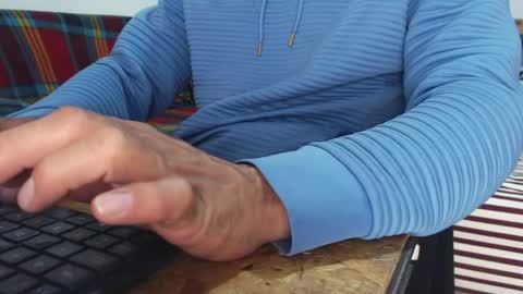 Snapshot of muscle_man1 chatting on 11, 4, 2026 Mike online show from 11, 4, 2026