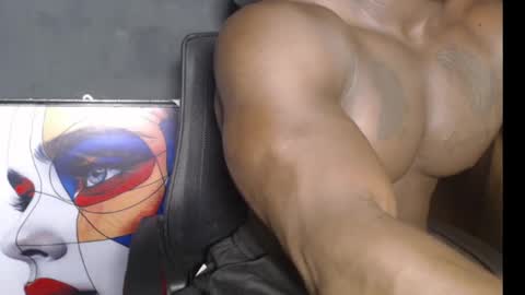 Snapshot of musclegodsammy23 chatting on 4, 1, 2025 musclegod23 online show from 4, 1, 2025