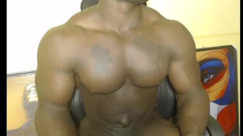 Snapshot of musclegodsammy23 chatting on 5, 2, 2025 musclegod23 online show from 5, 2, 2025