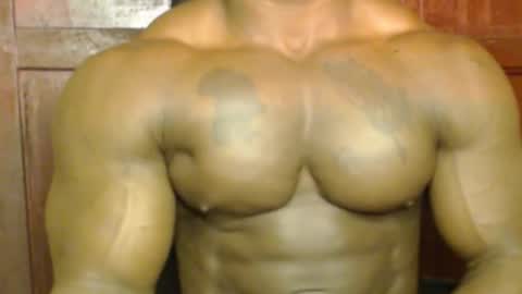 Snapshot of musclegodsammy23 chatting on 26, 9, 2025 musclegod23 online show from 26, 9, 2025