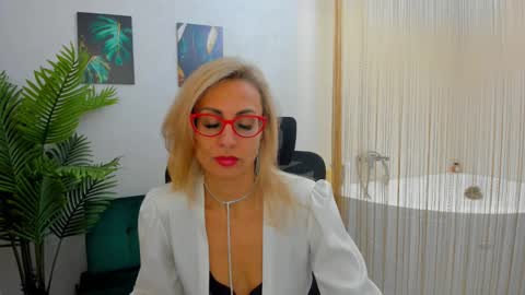 Snapshot of museofstage chatting on 13, 2, 2025 Diana online show from 13, 2, 2025
