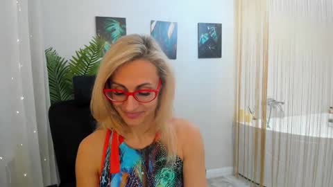 Snapshot of museofstage chatting on 19, 2, 2025 Diana online show from 19, 2, 2025