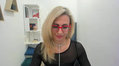 Snapshot of museofstage chatting on 5, 3, 2025 Diana online show from 5, 3, 2025