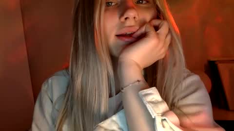Snapshot of musescorner chatting on 6, 5, 2026 musescorner online show from 6, 5, 2026
