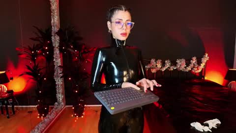 Maite online show from 14, 12, 2024