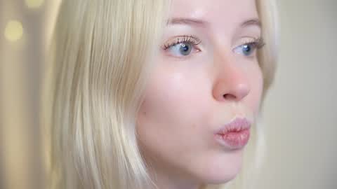 STELLA  Im here today online show from 3, 12, 2024