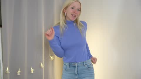 STELLA  Im here today online show from 9, 12, 2024