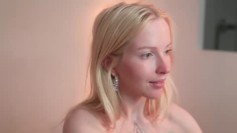 STELLA  Im here today online show from 15, 12, 2024
