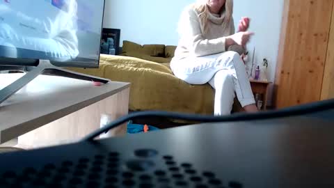 Mia kane online show from 25, 11, 2025