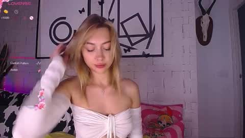 Snapshot of mynameisnikki_ chatting on 5, 10, 2025 mynameisnikki_ online show from 5, 10, 2025