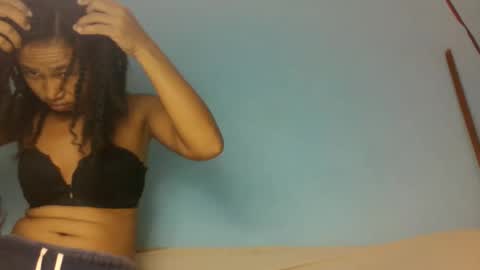 Snapshot of myriamee chatting on 7, 6, 2026 myriamee online show from 7, 6, 2026