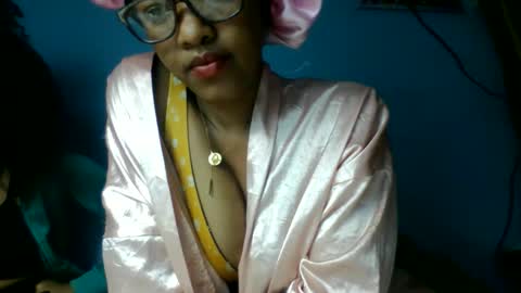 Snapshot of myriamee chatting on 8, 6, 2026 myriamee online show from 8, 6, 2026
