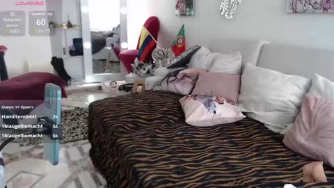 Snapshot of myrnasexxx chatting on 14, 9, 2025 Myrna Sessions online show from 14, 9, 2025