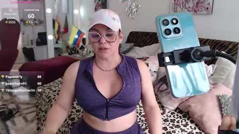Snapshot of myrnasexxx chatting on 16, 9, 2025 Myrna Sessions online show from 16, 9, 2025