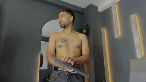 Snapshot of mystrongsubmissive chatting on 9, 11, 2025 mystrongsubmissive online show from 9, 11, 2025