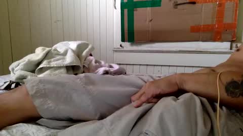 str8 dom alphaAsian Daddy type. sorry not bi or  curious but i dont judgediscrimenate. online show from 23, 2, 2025