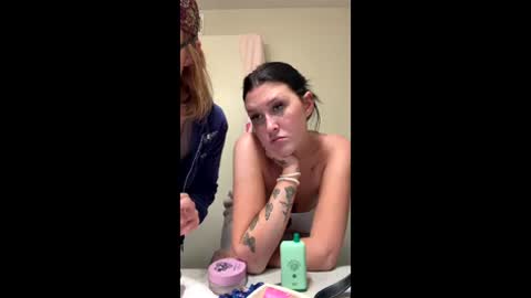 Snapshot of n0rmalgurl chatting on 3, 6, 2026 n0rmalgurl online show from 3, 6, 2026