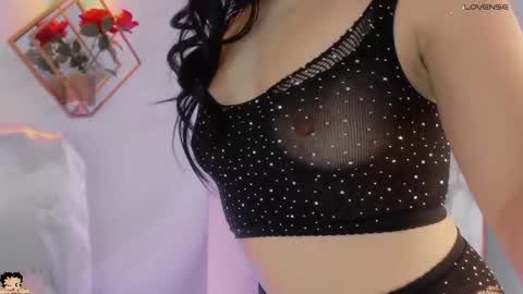 naamah_b online show from 10, 9, 2025