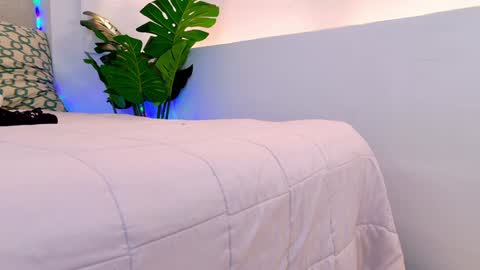 Nadine online show from 8, 12, 2024