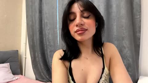 Snapshot of nadinevanni chatting on 8, 5, 2026 Leya online show from 8, 5, 2026