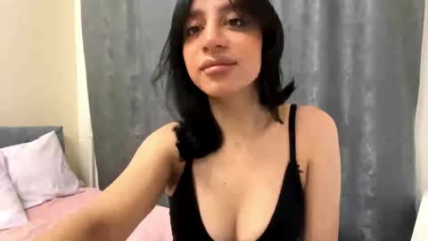 Snapshot of nadinevanni chatting on 10, 5, 2026 Leya online show from 10, 5, 2026
