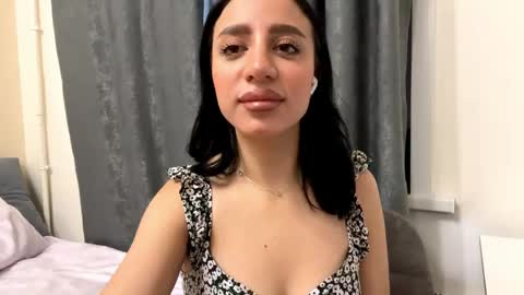Snapshot of nadinevanni chatting on 4, 6, 2026 Leya online show from 4, 6, 2026
