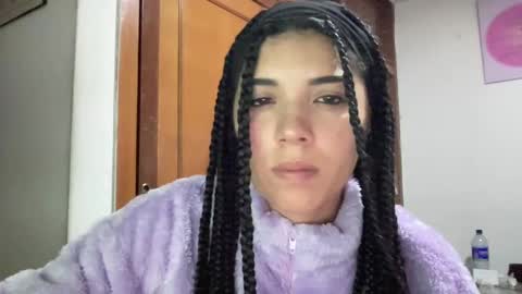 Snapshot of naduu__xx chatting on 2, 1, 2025 naduu__xx online show from 2, 1, 2025