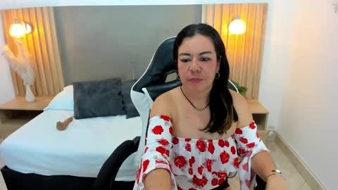 N A H I A online show from 26, 1, 2025