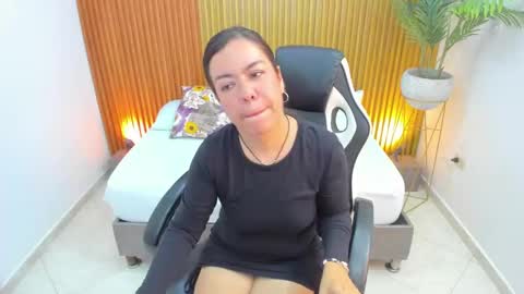 N A H I A online show from 26, 2, 2025