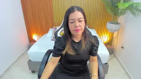 N A H I A online show from 4, 3, 2025