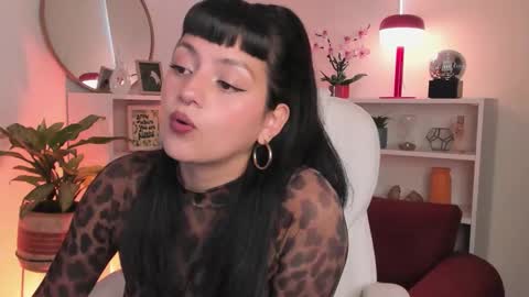 Nahia INDEPENDENT MODEL P online show from 12, 1, 2026