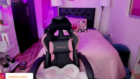 NAHIARA EVANS online show from 21, 10, 2025