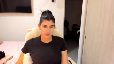 independent model online show from 19, 11, 2025