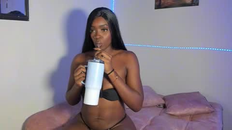 Snapshot of nahomy_smiiths chatting on 2, 3, 2026 Nahomy online show from 2, 3, 2026