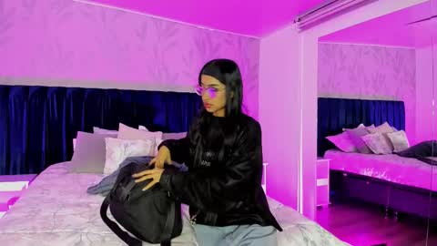 Nahomy  online show from 23, 12, 2025