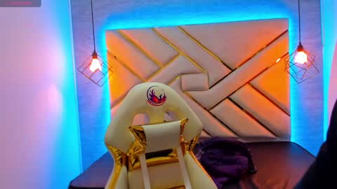 Snapshot of naia_karter chatting on 2, 2, 2025 online show from 2, 2, 2025