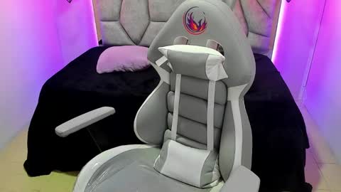 Snapshot of naia_karter chatting on 13, 2, 2025 online show from 13, 2, 2025