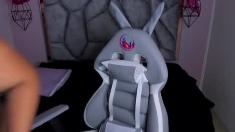 Snapshot of naia_karter chatting on 14, 2, 2025 online show from 14, 2, 2025