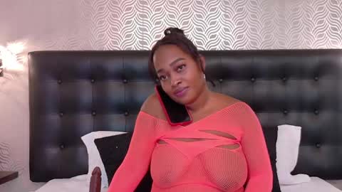 naiaramasson_ online show from 6, 6, 2026