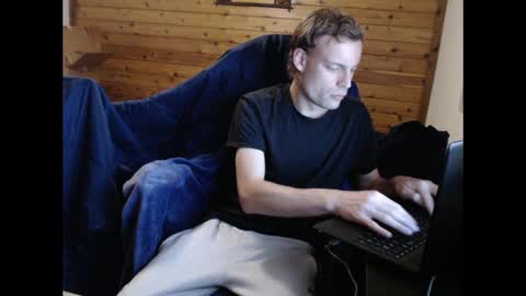 Snapshot of naked_and_chatting chatting on 17, 9, 2025 naked_and_chatting online show from 17, 9, 2025