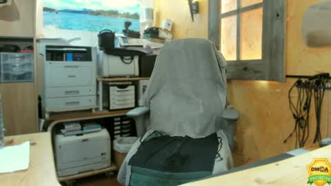 Snapshot of nakedluke chatting on 7, 8, 2026 Luke online show from 7, 8, 2026