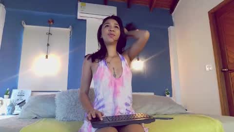 Snapshot of nanamilan_ chatting on 21, 12, 2025 Nana Milan online show from 21, 12, 2025