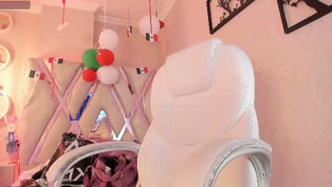 Snapshot of nanit_l chatting on 9, 7, 2026 anna online show from 9, 7, 2026